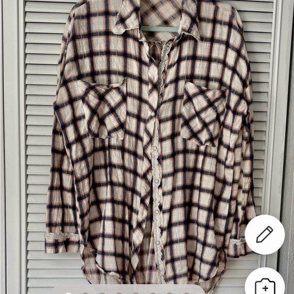 POL Oversized Button Down Shirt in Blue Tan and Cream with Crochet Lace Details - Picture 2 of 9